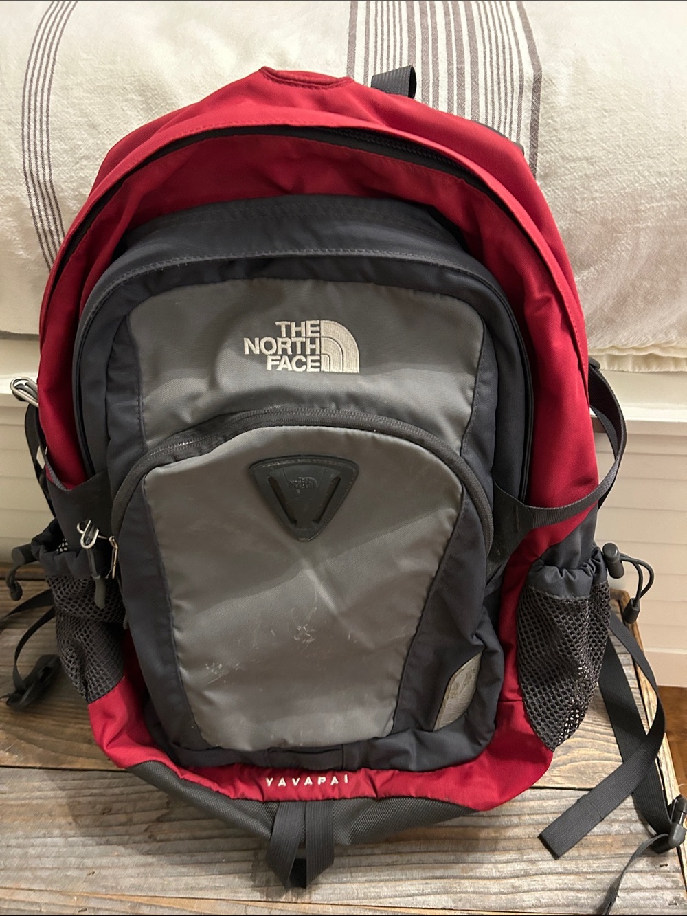 The North Face Men’s Vayapai Backpack - Red & Gray